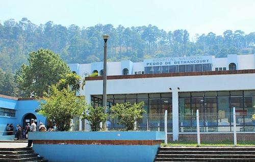 Compañeros de la enfermera Carmen Barrutia denunciaron presuntas negligencias médicas en el Hospital Pedro de Bethancourt. (Foto: Archivo/Soy502)