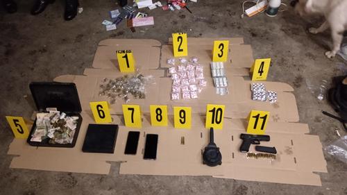 Entre lo incautado, se encuentran drogas, dinero en efectivo y armas de fuego. (Foto: PNC)
