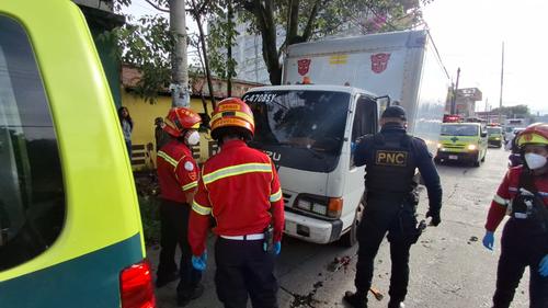 Imágenes muestran los impactos de bala en la parte frontal del camión. (Foto: Bomberos Municipales)