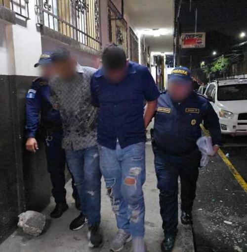 Los detenidos fueron trasladados al Juzgado correspondiente tras ser denunciados por una víctima de asalto. (Foto: PNC)
