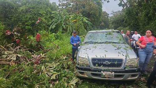 Vehículos particulares se vieron afectados ante lo acontecido. (Foto: Bomberos Voluntarios)
