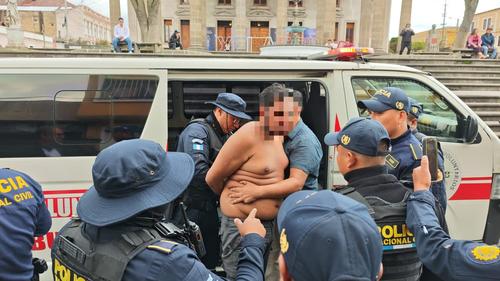 Ambos fueron puesto a disposición del juzgado correspondiente. (Foto: PNC)