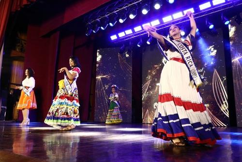 Un derroche de talento y cultura con la presentación del traje regional de cada país. (Foto: Oswaldo Cop/Colaborador)