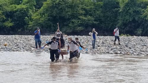 El segundo cuerpo sin vida se encontraba en el río Grande de Zacapa. (Foto: Bomberos Voluntarios)