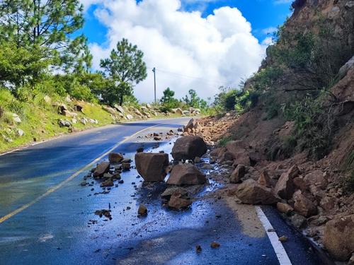 Derrumbe registrado en el kilómetro 197 caserío Panimá, Sacapulas, Quiché. (Foto: Sistema Conred)