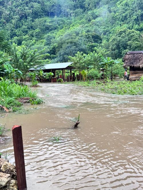 Inundación en Sector Nueva Libertad, aldea Yalpemech, Raxruhá, Alta Verapaz afecta 59 viviendas. (Foto: Sistema Conred)