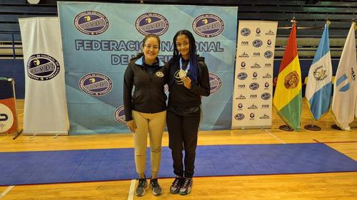 Dulce fue galardonada como Mejor Rematadora en el Campeonato Nacional Juvenil Femenino. (Foto: Willy Navarro/Colaborador)