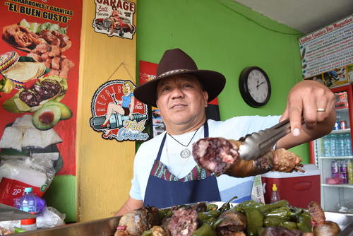 Don Maco comparte consejos para iniciar un negocio sostenible en Xela. (Foto: Erick Colop/Colaborador)