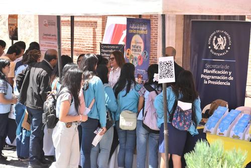 El objetivo de la feria es conocer las diferentes opciones educativas. (Foto: cortesía SEGEPLAN)
