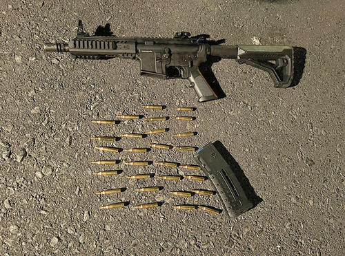 Las autoridades investigan la procedencia del arma. (Foto: Jorge Sente/Nuestro Diario)