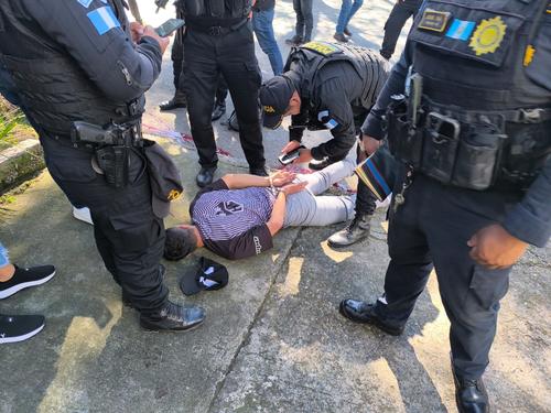 Entre los detenidos se encuentra un menor de edad. (Foto: PNC)
