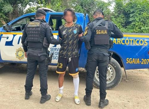 Al momento de su captura fue identificado sólo por su apodo "Chamarra". (Foto: PNC)