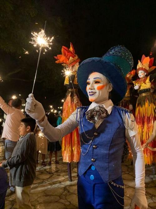 Su personaje más emblemático, DHIEZ, se ha convertido en sinónimo de entretenimiento familiar. (Foto: Marvin Pos/Colaborador)