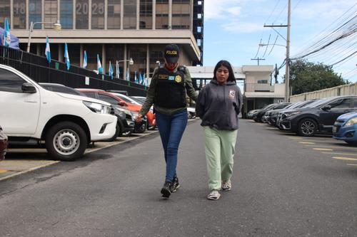 Joven mujer es acusada del delito de extorsión. (Foto: PNC)