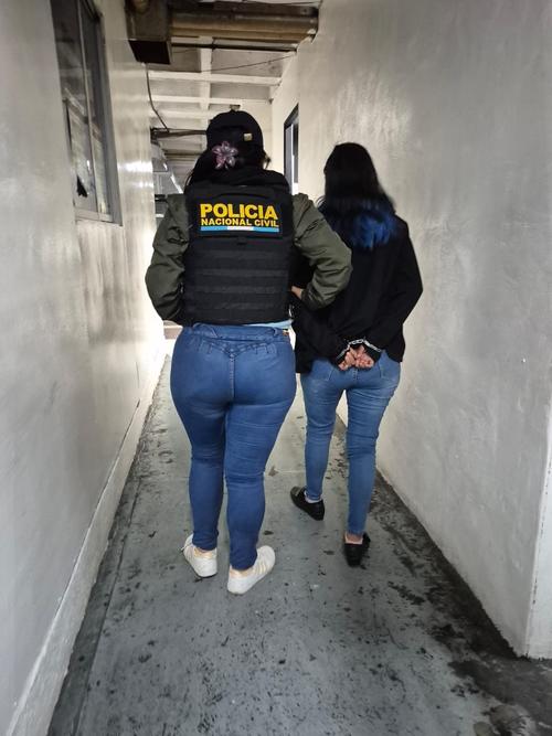 Dos de las aprehendidas se encontraban en la colonia Salud Pública, zona 17. (Foto: PNC)