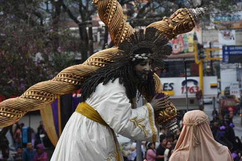 La imagen regresó a su templo poco después de la 1:00 de la madrugada del Viernes Santo. (Foto: Bernardo Montúfar/Colaborador)