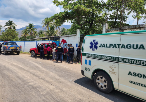 Pese a los esfuerzos de la familia y los bomberos, los adolescentes perdieron la vida. (Foto: ASONBOMD)