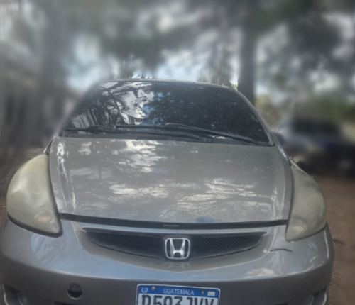 El vehículo también fue consignado tras la captura. (Foto: PNC)