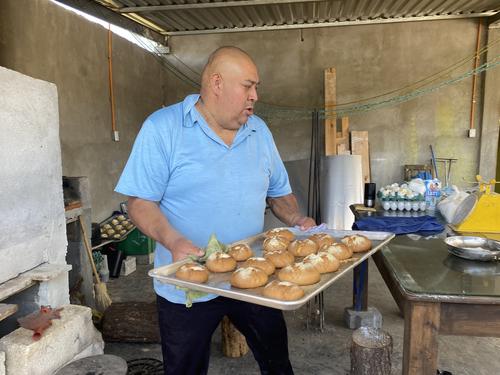 Trabajan bajo pedido y también mantienen pan a la venta. (Foto: Carlos Sotz/Colaborador)