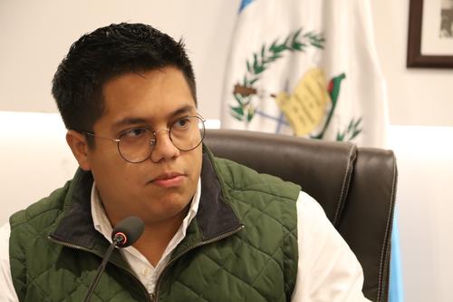 El diputado David Illescas impulsó la lectura urgente de una propuesta para intervenir la universidad, sin embargo, no fue aprobada. (Foto: Congreso Guatemala)