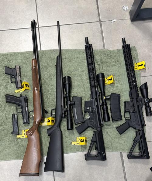 El paquete de armamento pretendía ingresar al país de forma ilícita. (Foto: PNC)