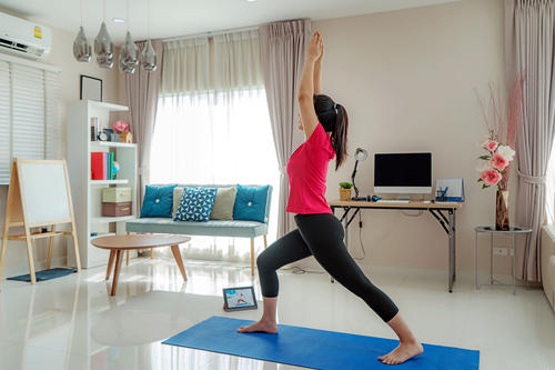 Considera ejercitarte dentro de casa para evitar el sol extremo. (Foto: Shutterstock)