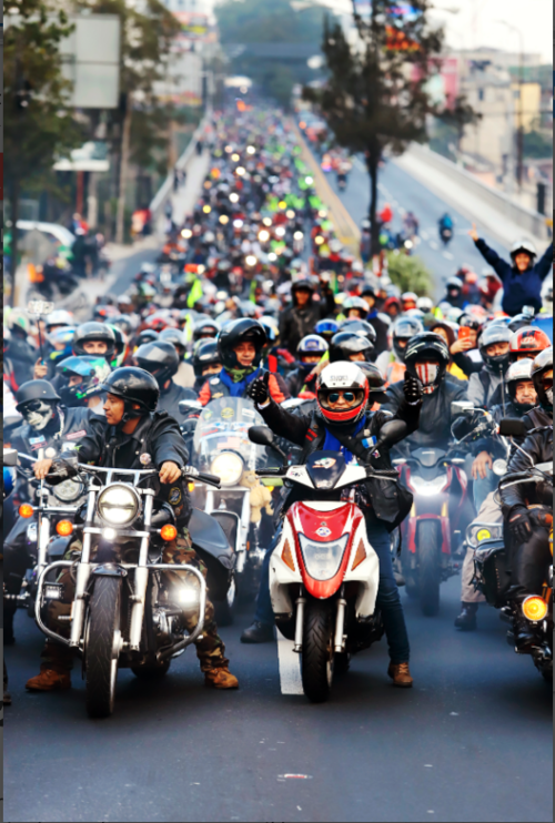 La moto se ha convertido en una herramienta esencial de trabajo para miles de guatemaltecos. (Foto: Nuestro Diario/Colaboración)