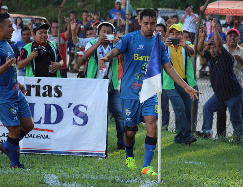 Uno de sus mejores pasos los ha tenido con Cobán Imperial, en la Liga Nacional. (Foto: Archivo)