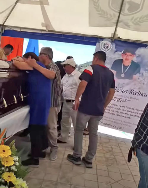 Decenas de personas se despidieron de Jesler Palacios. (Foto: Captura de pantalla)