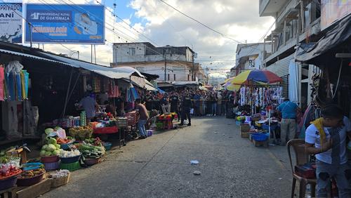 Los comerciantes y clientes del mercado municipal fueron alertados. (Foto: Francisco Portillo/Colaborador)