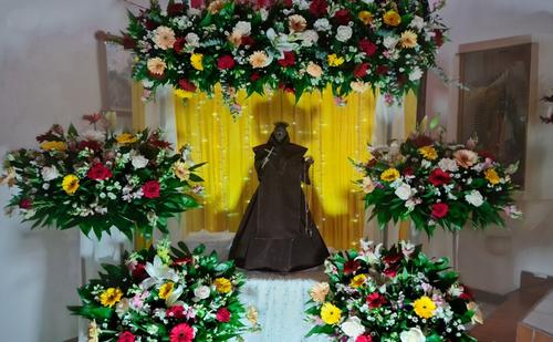 Feligreses participan en actividades religiosas en el marco de la celebración patronal del municipio. (Foto: Municipalidad de San Benito)