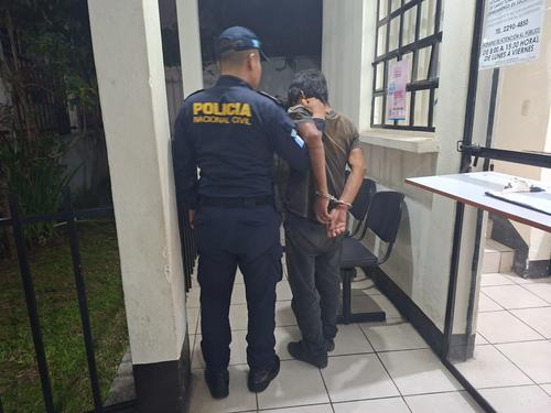 El hombre fue detenido tras atacar a su hermana. (Foto vía: PNC)