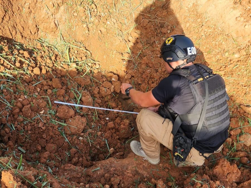 Agentes de la DIDAE destruyeron el artefacto. (Foto: PNC)