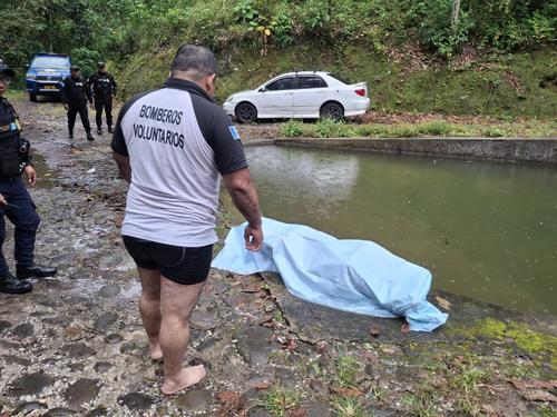 El cuerpo fue llevado a la superficie para que las autoridades realizaran las diligencias correspondientes. (Foto: CVB)