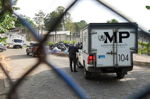 Un vehículo del MP llega al preventivo de la zona 18 para atender el asesinato de Carlos Ortiz, alias Gorgojo. (Foto: Wilder López/Soy502)