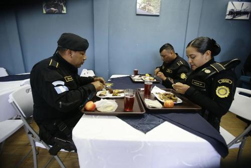 Los comedores de la PNC beneficiaban solo al 25% de los agentes policiales. (Foto: Archivo/Soy502)