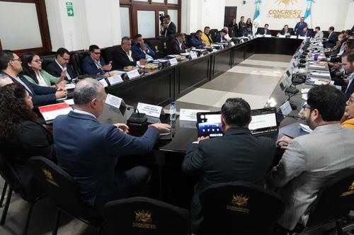 Legisladores criticaron que el informe no se entregara por escrito ni demostrara con claridad el beneficio real para la población. (Foto: Wilder López/Soy502)