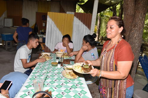 En el trayecto hay varios comedores donde se pueden disfrutar de platillos típicos. (Foto: Wilder López)