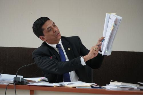 El juez Mynor Moto, titular del Juzgado Tercero B Penal, decidió dejar fueron como querellante adhesivo a la Fundación Contra el Terrorismo en este proceso. (Foto: Wilder López/Soy502)