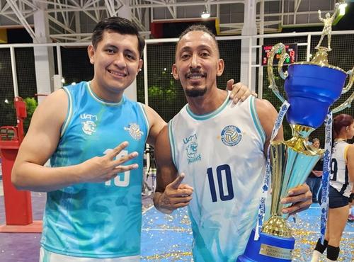 Andy Leonardo Blanco (derecha) y Jason Hernández fueron piezas clave en el título de Jaguares UAM en el Final Four de Clubes. (Foto: voleibol_centroamérica)