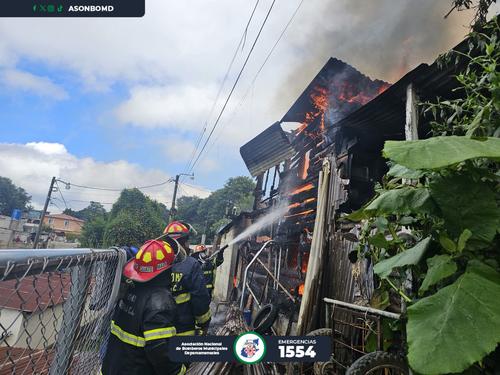 Bomberos sofocaron las llamas luego de varios minutos de labores. (Foto: Asonbomd)