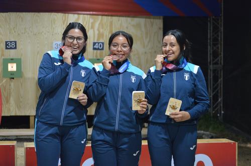 Jazmine, Carmen y Gloria subieron por la medalla de bronce. (Foto: Bernie Morales)