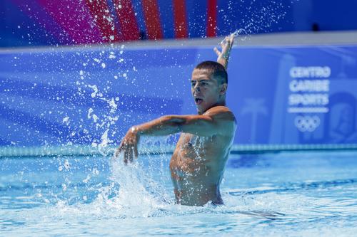 Kevin García deslumbró en la piscina con su rutina. (Foto: COG)