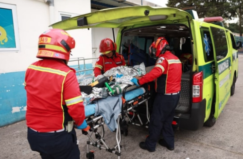 Bomberos Municipales trasladaron al herido al Hospital Roosevelt. (Foto: CMB)