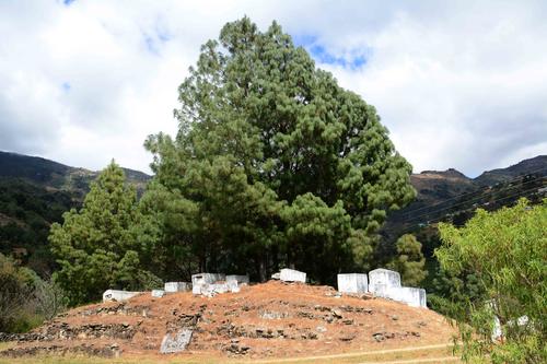 Sobre ruinas fue construido el cementerio, pero luego se prohibió hacer más entierros en el lugar. (Foto: Maynor Mérida)
