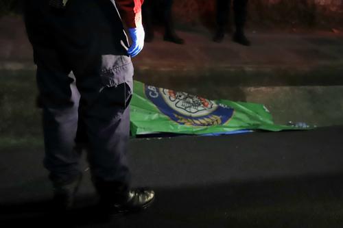 La víctima se encontraba abandonada en una cuneta. (Foto: CBM)