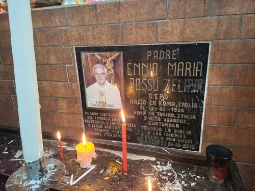 Durante décadas, el sacerdote acompañó a las comunidades indígenas y promovió la alfabetización. (Foto: Edwin Gua)