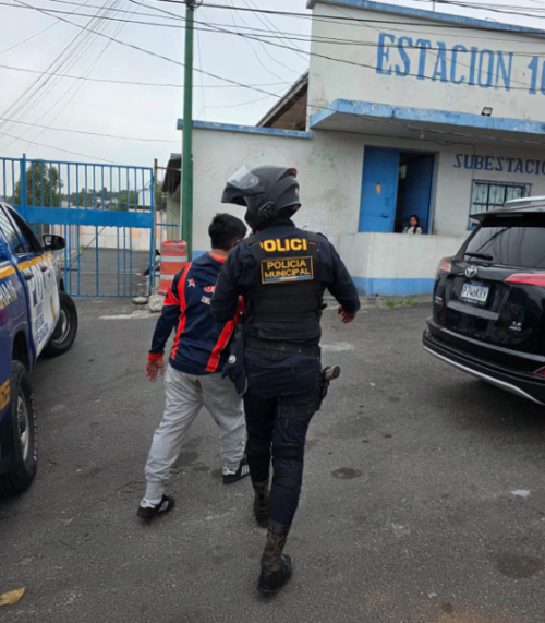 El responsable del robo fue entregado a la Policía Nacional Civil. (Foto: RRSS)