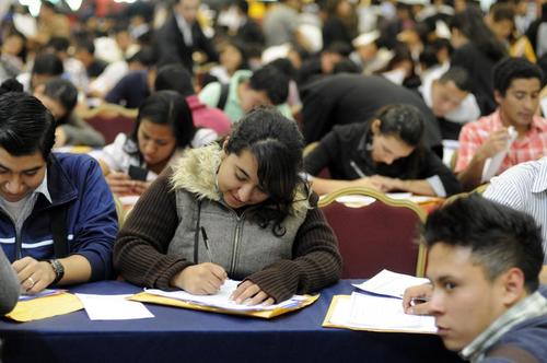 Las empresas deberán competir no solo con salarios, sino con flexibilidad, desarrollo profesional y un reenfoque en la contratación de jóvenes sin experiencia previa. (Foto: Archivo/Soy502)