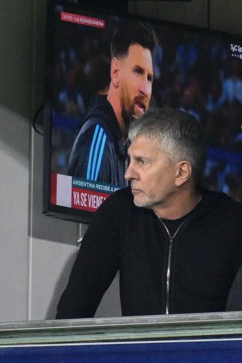 El padre de Leo lo acompañó en todas sus aventuras. (Foto: AFP)
